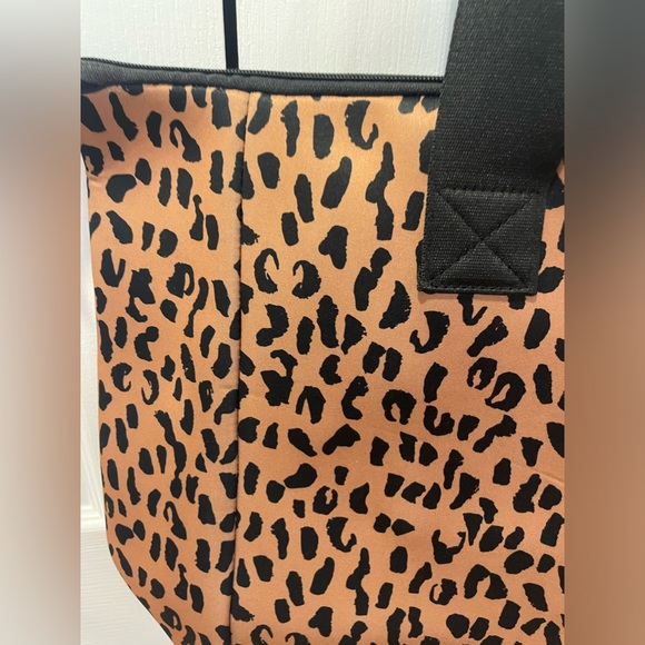 neoprene leopard tote/travel bag - Picture 3 of 7